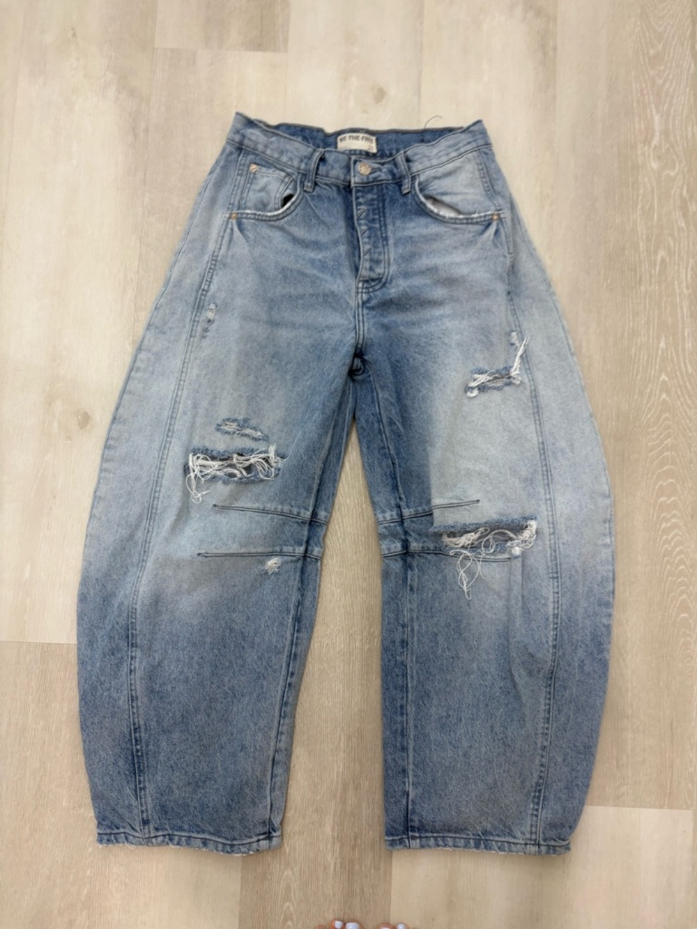 Free People Barrel Jeans. Size 25